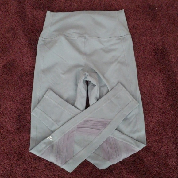 Alo Mesh Crisscross Fairy Vibes Athleisure Leggings - Picture 3 of 4